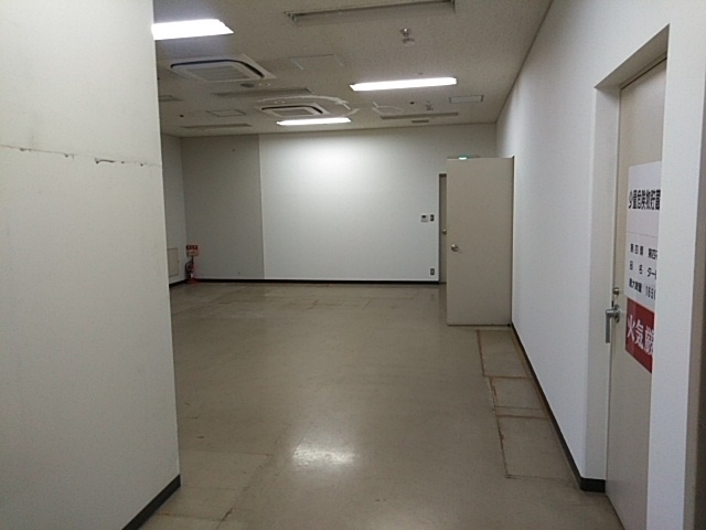 東京都多摩市 / ボイラー室、実験室