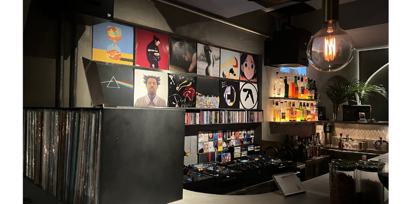東京都23区内 / ミュージックバー、DJブース、レコードショップ風