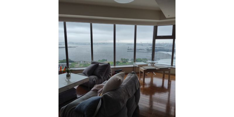 神奈川県 / 高層階マンション、海が見えるリビング、2LDK